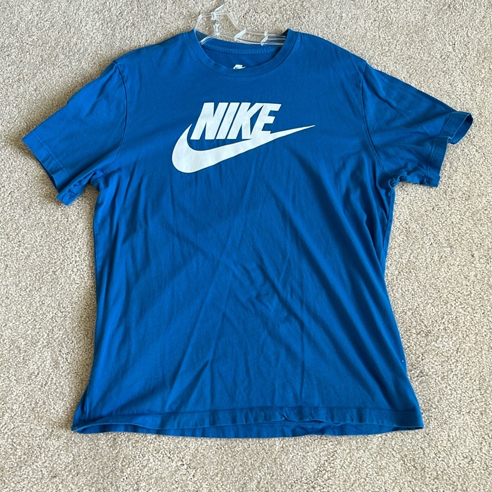 Men’s Nike Tshirt, large